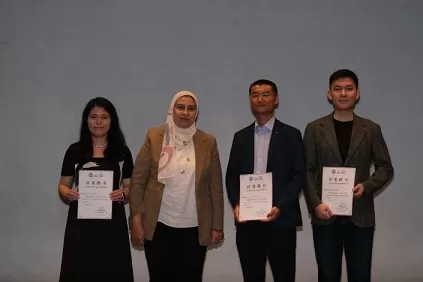 طالب «ألسن» عين شمس «كيرولس» يحصد «جائزة البطل» في مسابقة جسر اللغة الصينية 3 - جريدة الجمهورية 1 23 - جريدة الجمهورية