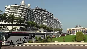 بعد رحلة بحرية من اليونان.. ميناء الإسكندرية يستقبل 6500 سائح على متن سفينتي «نيرويجين فيفا» و«أمينيس» 5 - جريدة الجمهورية 1 236 - جريدة الجمهورية