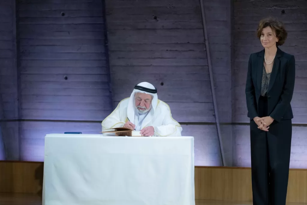 حاكم الشارقة يتسلم تكريماً خاصاً من اليونسكو..بمناسبة إنجاز المعجم التاريخي للغة العربية وإدراجه في مكتبة اليونسكو 6 - جريدة الجمهورية 11 1 1 - جريدة الجمهورية