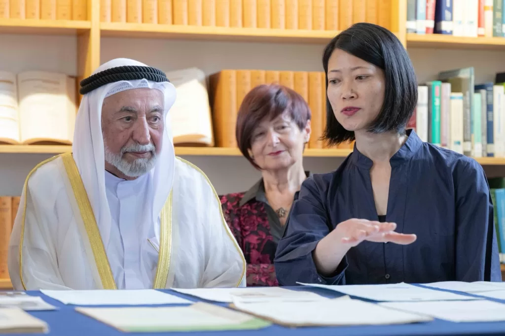 حاكم الشارقة يشهد توقيع اتفاقية لرقمنة أرشيف اليونسكو العالمي بمنحة قدرها 6 ملايين دولار أمريكي 3 - جريدة الجمهورية 11 1 2 - جريدة الجمهورية