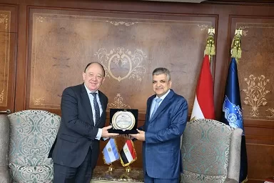 تعزيز الشراكة البحرية.. «قناة السويس» ترحب بالتعاون مع «الأرجنتين» في الخدمات اللوجستية 4 - جريدة الجمهورية 14 3 - جريدة الجمهورية