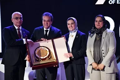 رئيس «جامعة حلوان» يشارك في فعاليات مؤتمر عين شمس الدولي احتفالًا بـ 75 عامًا من الريادة 13 - جريدة الجمهورية 15 8 - جريدة الجمهورية