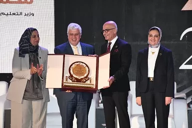 رئيس «جامعة حلوان» يشارك في فعاليات مؤتمر عين شمس الدولي احتفالًا بـ 75 عامًا من الريادة 14 - جريدة الجمهورية 16 4 - جريدة الجمهورية
