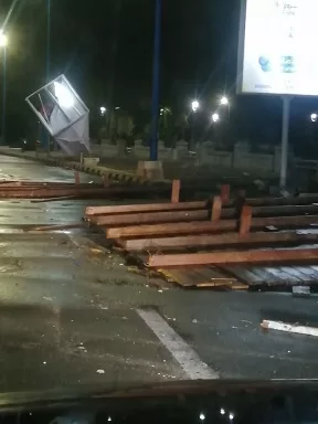 ليلة رعب في الثغر.. إعصار مفاجئ يخترق الإسكندرية ويقلب الشوارع رأسًا على عقب 17 - جريدة الجمهورية 16 8 - جريدة الجمهورية