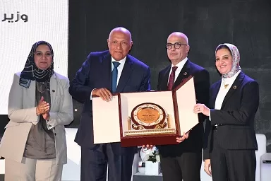 رئيس «جامعة حلوان» يشارك في فعاليات مؤتمر عين شمس الدولي احتفالًا بـ 75 عامًا من الريادة 15 - جريدة الجمهورية 17 2 - جريدة الجمهورية