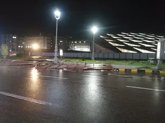 ليلة رعب في الثغر.. إعصار مفاجئ يخترق الإسكندرية ويقلب الشوارع رأسًا على عقب 16 - جريدة الجمهورية 17 7 - جريدة الجمهورية