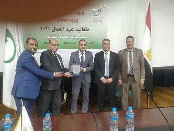 «يوم التميز والعطاء».. نقابة البريد برمسيس تكرم 16 من العاملين المبدعين 18 - جريدة الجمهورية 18 5 - جريدة الجمهورية