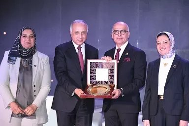 رئيس «جامعة حلوان» يشارك في فعاليات مؤتمر عين شمس الدولي احتفالًا بـ 75 عامًا من الريادة 17 - جريدة الجمهورية 19 1 - جريدة الجمهورية