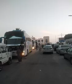 «حجاج مطروح» يبدأون رحلتهم على متن 3 أتوبيسات «مجانية» للمطار 3 - جريدة الجمهورية 2 173 - جريدة الجمهورية