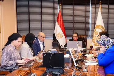 «وزيرة البيئة» تستعرض آلية تنفيذ برنامج دعم المشروعات الصغيرة 2 - جريدة الجمهورية 2 2 - جريدة الجمهورية