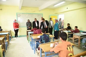 «محافظ مطروح» يتفقد لجان الامتحانات مع انطلاق ماراثون الشهادة الإعدادية 4 - جريدة الجمهورية 2 267 - جريدة الجمهورية