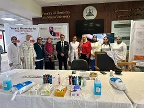 أسنان عين شمس تحتفل باليوم العالمي لنظافة اليدين بشعار «القفازات إذا لزم الأمر» للوقاية من العدوى 2 - جريدة الجمهورية 2 70 - جريدة الجمهورية