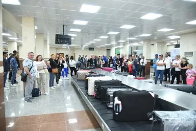 «مطار مطروح» يفتح أبوابه للسياحة باستقبال أولى «رحلات الشارتر» 2 - جريدة الجمهورية 2 75 - جريدة الجمهورية