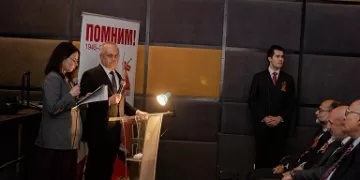 روسيا وبيلاروسيا تحتفيان بذكرى الحرب العالمية الثانية بعرض فيلم «تعالى وانظر» بالأوبرا