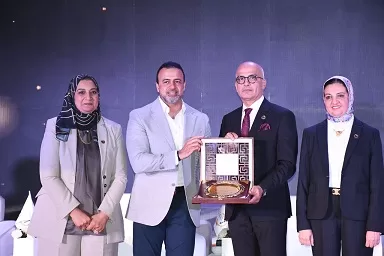 رئيس «جامعة حلوان» يشارك في فعاليات مؤتمر عين شمس الدولي احتفالًا بـ 75 عامًا من الريادة 18 - جريدة الجمهورية 20 2 - جريدة الجمهورية