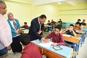 «محافظ مطروح» يتفقد لجان الامتحانات مع انطلاق ماراثون الشهادة الإعدادية 3 - جريدة الجمهورية 3 247 - جريدة الجمهورية