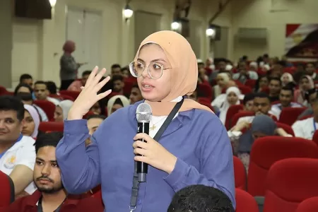 «بناء الوعي ومواجهة التطرف».. شباب الجامعات في حوار مفتوح بمعهد إعداد القادة 5 - جريدة الجمهورية 3 46 - جريدة الجمهورية