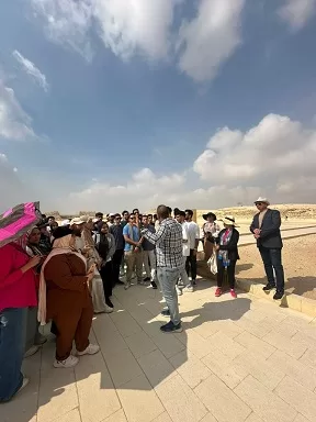 رحلة في عمق التاريخ.. «طلاب مطروح» يستكشفون آثار سقارة والجيزة والمتحف المصري في تدريب ميداني 2 - جريدة الجمهورية 3 63 - جريدة الجمهورية