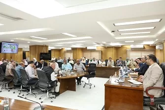 أصحاب المحال العامة بالجيزة ينتظرون تيسيرات في إجراءات التراخيص 4 - جريدة الجمهورية 3 74 - جريدة الجمهورية