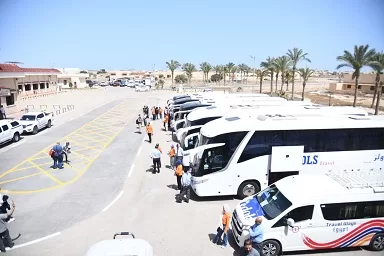 «مطار مطروح» يفتح أبوابه للسياحة باستقبال أولى «رحلات الشارتر» 4 - جريدة الجمهورية 4 61 - جريدة الجمهورية