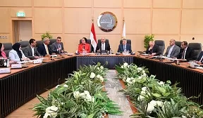 «وزيرة البيئة» و«هيئة قناة السويس» تبحثان آليات صديقة للبيئة لجمع مخلفات السفن العابرة 7 - جريدة الجمهورية 4 86 - جريدة الجمهورية