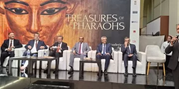انطلاق معرض «كنوز الفراعنة» بروما أكتوبر المقبل.. وزيادة 25% في السياحة الثقافية بمصر