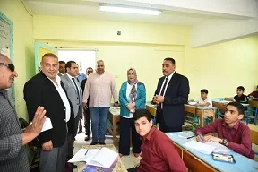 «محافظ مطروح» يتفقد لجان الامتحانات مع انطلاق ماراثون الشهادة الإعدادية 7 - جريدة الجمهورية 5 168 - جريدة الجمهورية