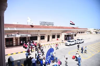 «مطار مطروح» يفتح أبوابه للسياحة باستقبال أولى «رحلات الشارتر» 5 - جريدة الجمهورية 5 56 - جريدة الجمهورية