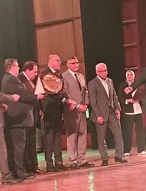 لجهودهم الداعمة.. عمال الجيزة يكرمون «وزير العمل» و«المحافظ» و«أبو العينين» و«الجمل» بدرع الاتحاد
