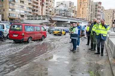 بعد ليلٍ طويل.. الإسكندرية تنجح في رفع مياه الأمطار لكن تظل في «حالة تأهب» 6 - جريدة الجمهورية 6 129 - جريدة الجمهورية