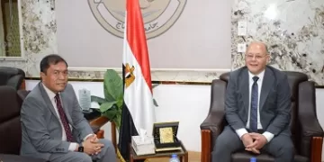 رئيس جامعة سوهاج يؤكد أهمية التبادل الثقافي مع إندونيسيا خلال لقائه بنائب السفير