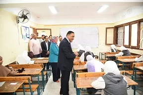 «محافظ مطروح» يتفقد لجان الامتحانات مع انطلاق ماراثون الشهادة الإعدادية 2 - جريدة الجمهورية 7 100 - جريدة الجمهورية