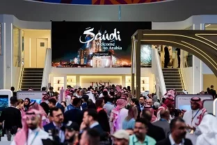 نجاح «سعودي» باهر في دبي..«الهيئة السعودية للسياحة» تحتفي بإنجازاتها وشراكاتها خلال سوق السفر العربي 7 - جريدة الجمهورية 7 3 - جريدة الجمهورية