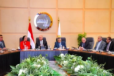 «وزيرة البيئة» و«هيئة قناة السويس» تبحثان آليات صديقة للبيئة لجمع مخلفات السفن العابرة 2 - جريدة الجمهورية 7 47 - جريدة الجمهورية