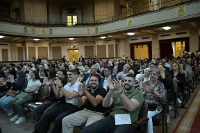 جامعة القاهرة تحتفل بتخريج دفعة جديدة من كلية حقوق السوربون.. وتؤكد التميز الأكاديمي 5 - جريدة الجمهورية 8 69 - جريدة الجمهورية