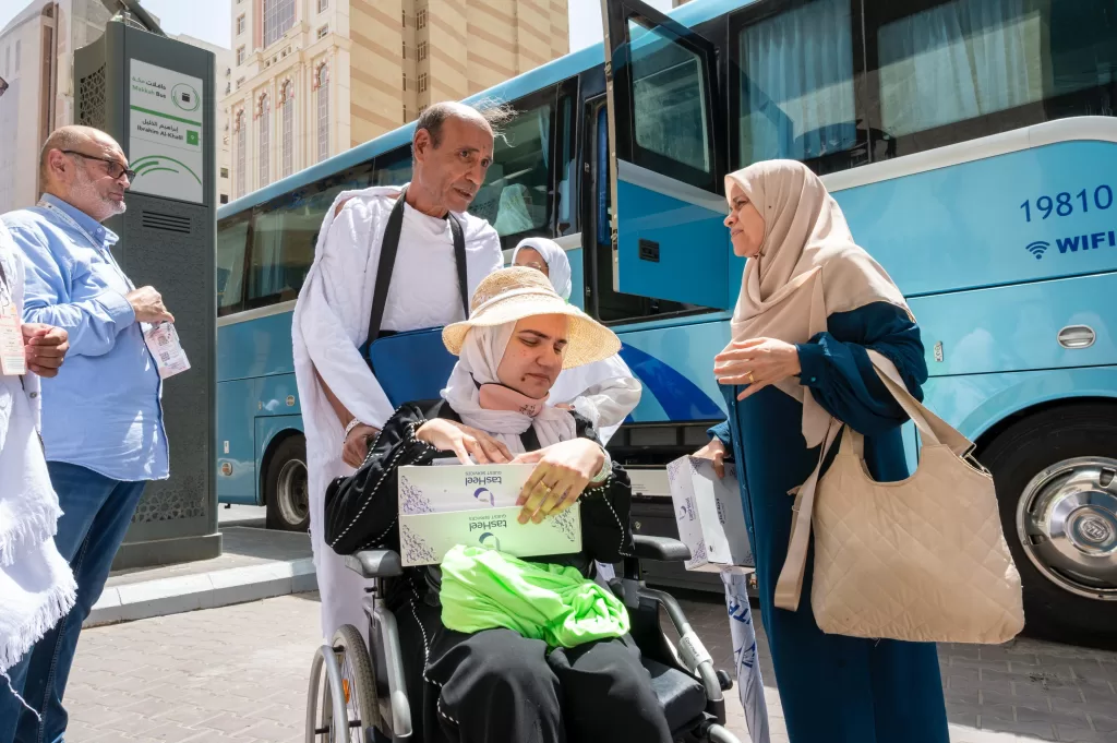 بكرسيّ متحرك وقلب لا يعرف المستحيل.. «إيناس» تصل إلى مكة المكرمة لأداء فريضة الحج 5 - جريدة الجمهورية 954ca6cd a07b 4592 b8f0 e54766fefc86 - جريدة الجمهورية