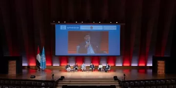 مجمع اللغة العربية بالشارقة واليونسكو يناقشان أهمية المعاجم التاريخية اللغوية