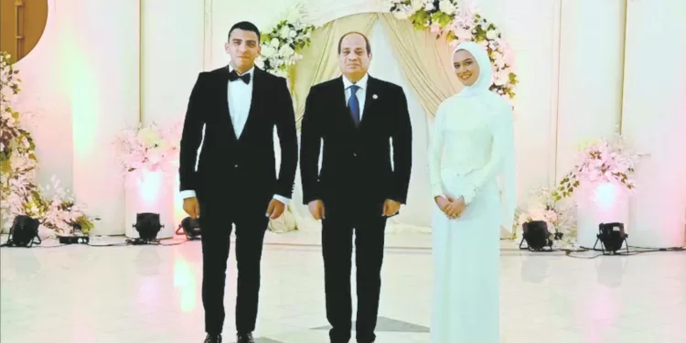 الرئيس يرسى منهجًا راقيًا يقدم فيه القدوة ويعلى من قيم التضحية والوفاء 1 - جريدة الجمهورية ممر شرفى ينتظر «الملك مو» فى ملعب «البلوز»