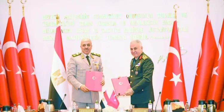 الفريق أحمد خليفة يعود إلى أرض الوطن عقب زيارته الرسمية لتركيا 1 - جريدة الجمهورية «شباب الفراعنة» فى مواجهة شرسة مع «البلاك ستارز»