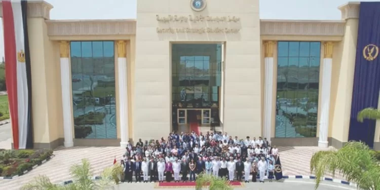 صبحى فى جلسة حوارية مع شباب مدن القناة: هدفنا إعداد كوادر قادرة على قيادة المستقبل