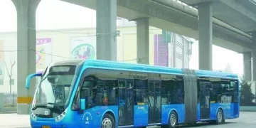 مدبولى يتفقد اليوم التشغيل التجريبى للأتوبيس الترددى