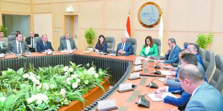 تنمية اقتصادية».. للصعيد «الوزير».. فى اجتماع بـ«المشاط وعوض» والشركات المنفذة