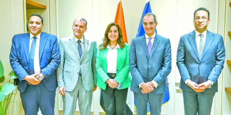 تنفيذاً لتوجيهات الرئيس.. وبالتعاون بين الاتصالات والتنمية المحلية: مجمعات رقمية للخدمات الحكومية.. بقرى «حياة كريمة» 1 - جريدة الجمهورية تنفيذاً لتوجيهات الرئيس.. وبالتعاون بين الاتصالات والتنمية المحلية: مجمعات رقمية للخدمات الحكومية.. بقرى «حياة كريمة»