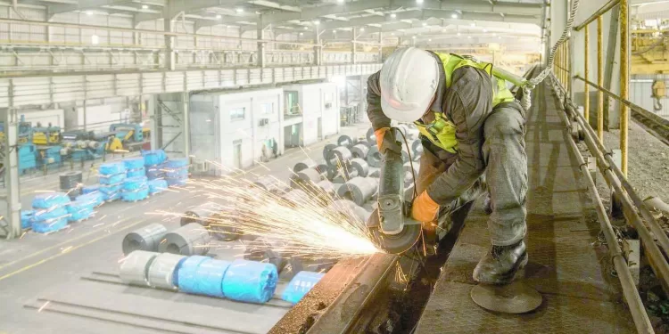 قيادات عمالية لـ «الجمهورية الاسبوعى» : يساير التطورات الهائلة التى تستهدفها مصر قانون العمل الجديد .. «هدية» الدولة 1 - جريدة الجمهورية قيادات عمالية لـ «الجمهورية الاسبوعى» : يساير التطورات الهائلة التى تستهدفها مصر قانون العمل الجديد .. «هدية» الدولة