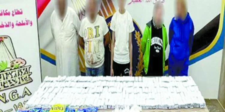 سقوط عصابة «المادة الفعَّالة».. «الداخلية»: القبض على «10» أجانب فى قضية «الآيس» 1 - جريدة الجمهورية سقوط عصابة «المادة الفعَّالة».. «الداخلية»: القبض على «10» أجانب فى قضية «الآيس»