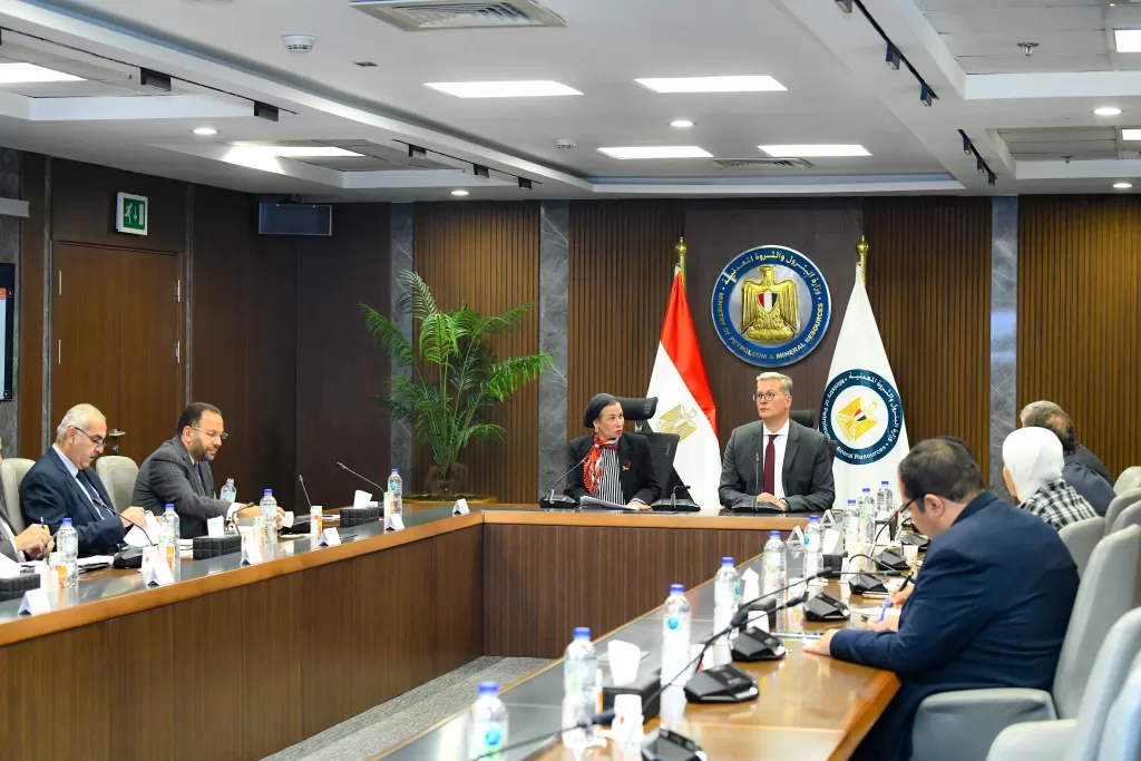 وزيرا البيئة والبترول يبحثان استراتيجيات مواجهة تغير المناخ في مصر 3 - جريدة الجمهورية WhatsApp Image 2025 05 01 at 10.53.56 AM 2 - جريدة الجمهورية
