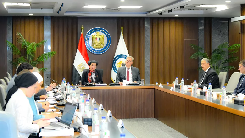 وزيرا البيئة والبترول يبحثان استراتيجيات مواجهة تغير المناخ في مصر 4 - جريدة الجمهورية WhatsApp Image 2025 05 01 at 10.53.56 AM 3 - جريدة الجمهورية