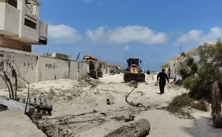 استعدادًا للصيف.. إزالة 100 طن مخلفات من شاطئ السلام بالعجمي في الإسكندرية 2 - جريدة الجمهورية WhatsApp Image 2025 05 05 at 10.25.23 PM - جريدة الجمهورية