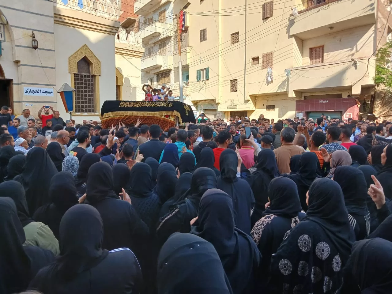 بين أوراق الكتب ودموع الأهل.. رحيل طالبة علوم أبكت الزقازيق 4 - جريدة الجمهورية WhatsApp Image 2025 05 05 at 5.56.15 PM - جريدة الجمهورية