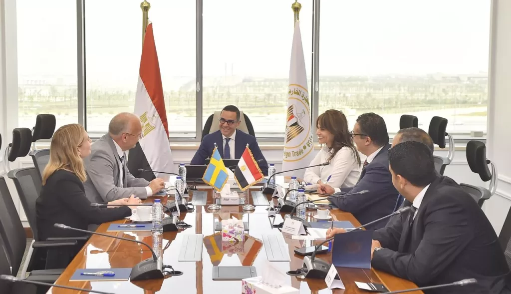 وزير الاستثمار والسفير السويدي يبحثان آليات تعزيز العلاقات الثنائية.. وترتيبات منتدى الأعمال 2 - جريدة الجمهورية WhatsApp Image 2025 05 07 at 11.04.21 AM - جريدة الجمهورية
